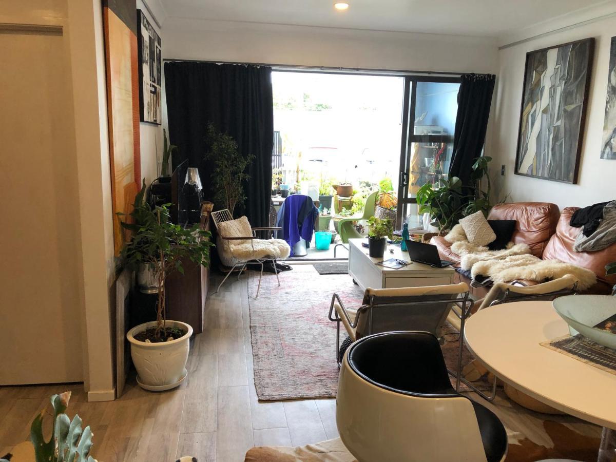 Cool Apartment, Central To Everything, Share With 2X Bulldogs Auckland Exteriör bild