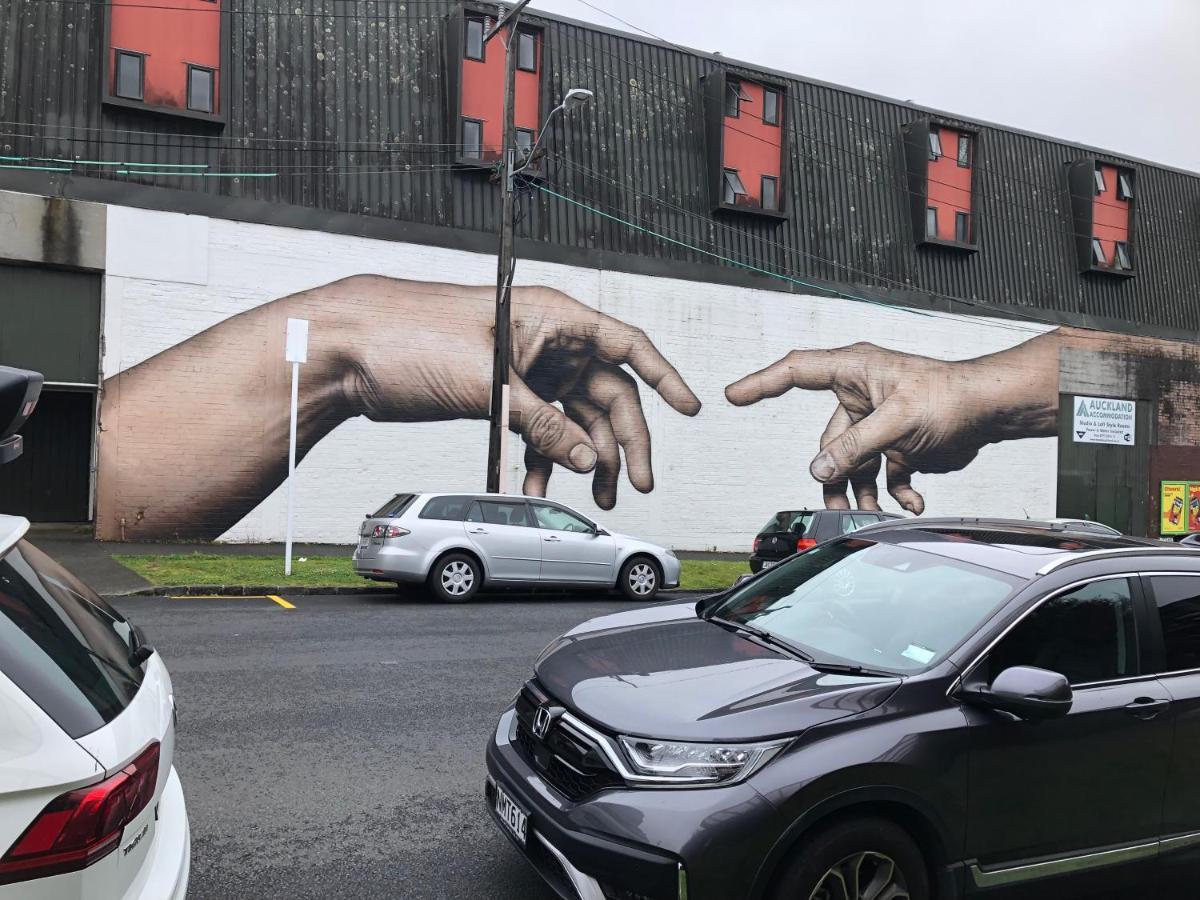 Cool Apartment, Central To Everything, Share With 2X Bulldogs Auckland Exteriör bild