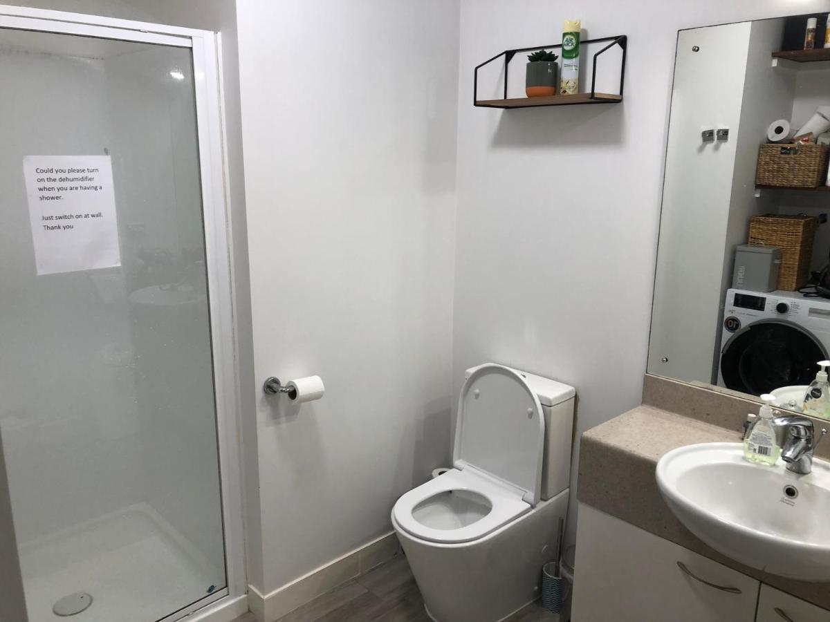 Cool Apartment, Central To Everything, Share With 2X Bulldogs Auckland Exteriör bild